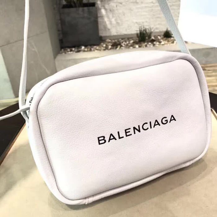 BALENCIAG巴黎世家 相機包 專櫃最新款 裏外全荔枝紋皮 字母LOGO 斜跨小包  BL1616